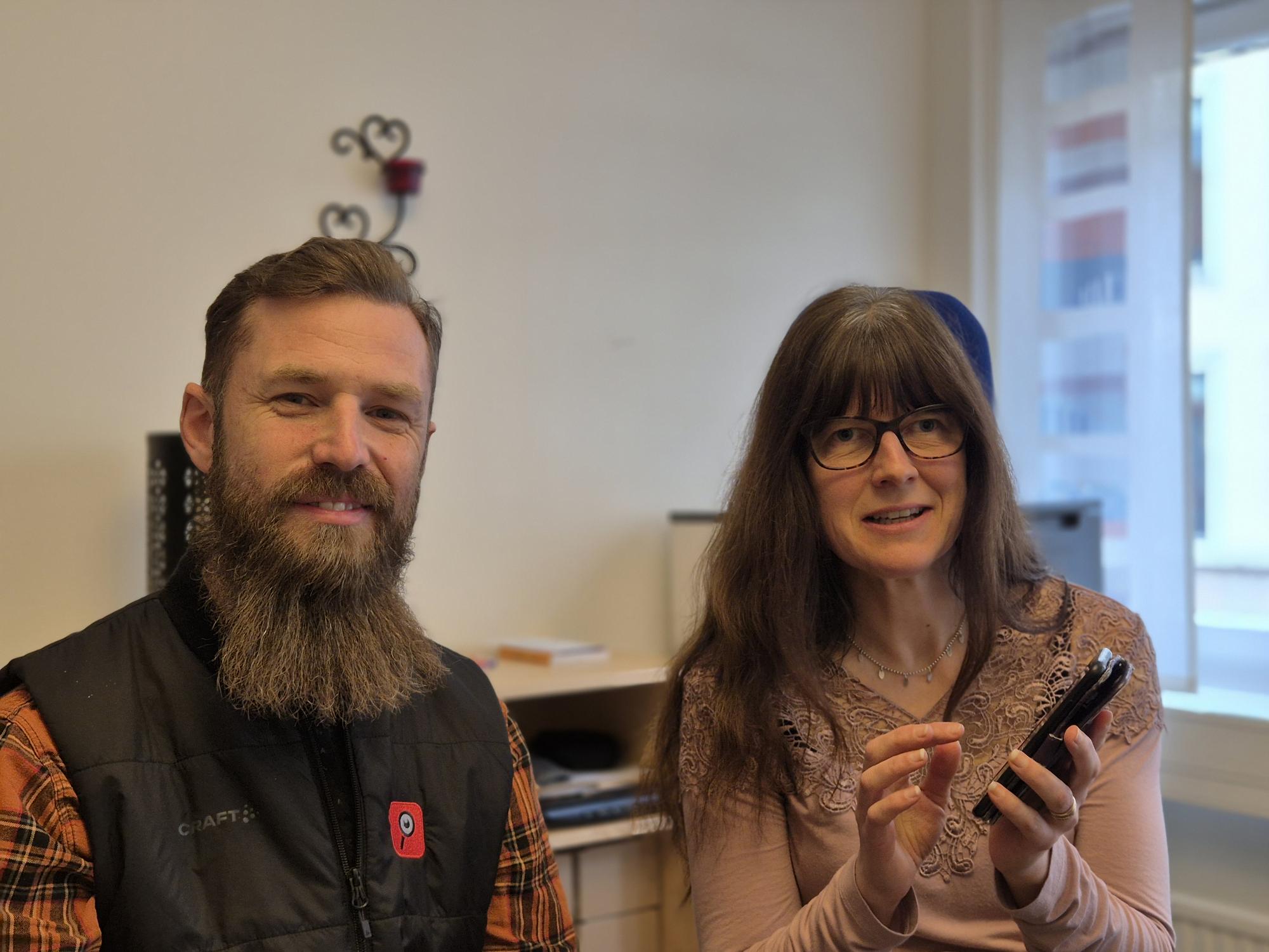 Representant från matpriskollen och Paulina går igenom deras app matpriskollen